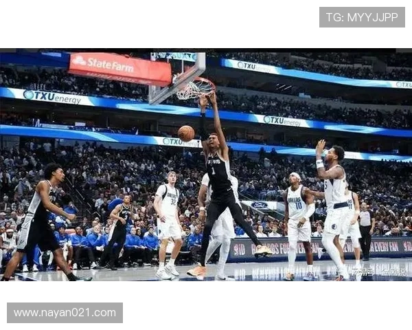 文班亚马首场比赛表现抢眼五次盖帽和隔扣字母哥引发热烈讨论