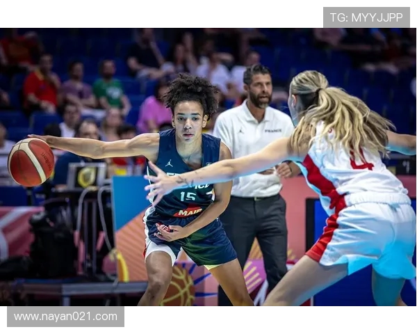 立陶宛女篮迎战加拿大队争夺国际篮球赛荣誉之战