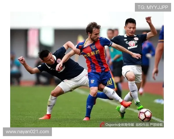 阿森纳与哈德斯比赛裁判表现分析及争议判罚回顾 阿森纳与哈德斯比赛裁判表现分析及争议判罚回顾