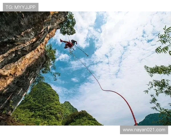 南京城市马拉松点评：攀岩队默契配合展现团队精神与竞技魅力